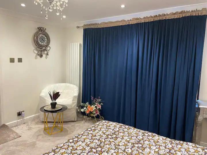 Beautiful Place To Live Near Heathrow Windsor Legoland & Free Parking Onsite Бернгем Екстер'єр фото