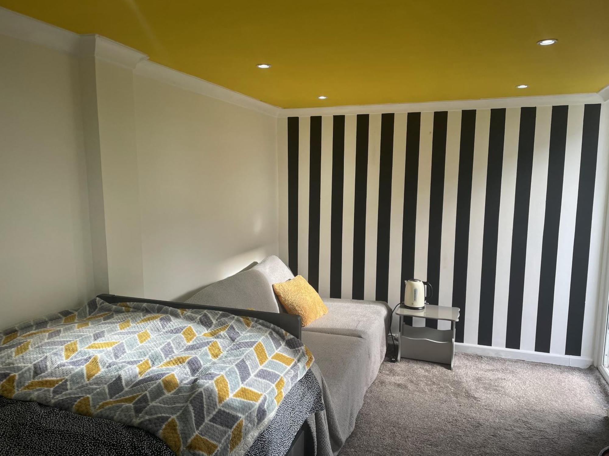 Beautiful Place To Live Near Heathrow Windsor Legoland & Free Parking Onsite Бернгем Екстер'єр фото